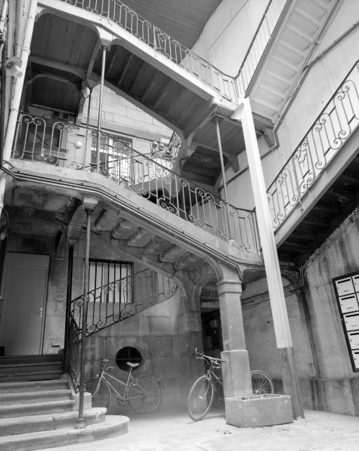 Vue d'ensemble de l'escalier à cage ouverte. © Yves Sancey / Région Bourgogne-Franche-Comté, Inventaire du patrimoine - 2002