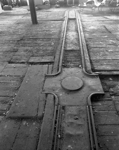Atelier outillage-entretien mécanique. Premier étage. Rails des wagonnets. © Jérôme Mongreville / Région Bourgogne-Franche-Comté, Inventaire du patrimoine - 2002