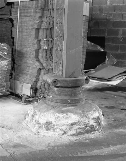 Ancienne fonderie. Base d'un pilier (fonte ?). © Jérôme Mongreville / Région Bourgogne-Franche-Comté, Inventaire du patrimoine - 2002