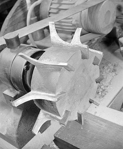 Détail de la fraise (arrondisseur de l'atelier de finissage). © Jérôme Mongreville / Région Bourgogne-Franche-Comté, Inventaire du patrimoine - 2002