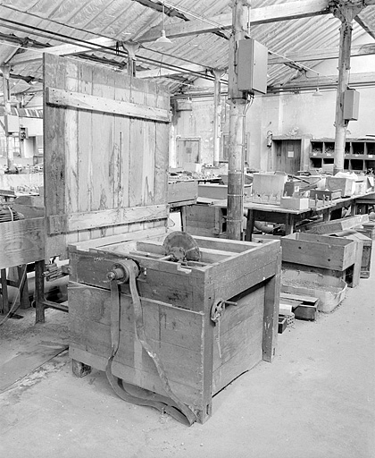 Vue d'ensemble le couvercle relevé. © Jérôme Mongreville / Région Bourgogne-Franche-Comté, Inventaire du patrimoine - 2002