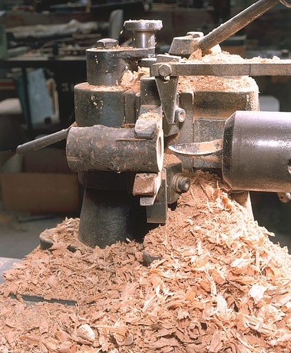 Détail de la cuillère à l'extérieur du foyer. © Jérôme Mongreville / Région Bourgogne-Franche-Comté, Inventaire du patrimoine - 2002