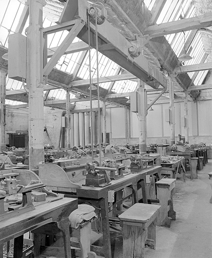 Vue d'ensemble de deux tours de l'atelier principal (avec le moteur du tour central). © Jérôme Mongreville / Région Bourgogne-Franche-Comté, Inventaire du patrimoine - 2002
