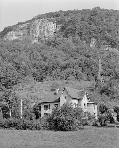 Vue depuis le sud-ouest. © Yves Sancey / Région Bourgogne-Franche-Comté, Inventaire du patrimoine - 2002