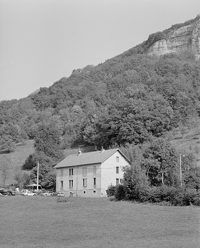 Logement ouvrier collectif vu de trois quarts. © Yves Sancey / Région Bourgogne-Franche-Comté, Inventaire du patrimoine - 2002