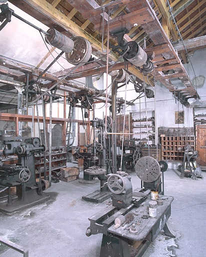 Atelier de mécanique. Détails de distribution par courroies verticales et par renvois. © Yves Sancey / Région Bourgogne-Franche-Comté, Inventaire du patrimoine - 2002