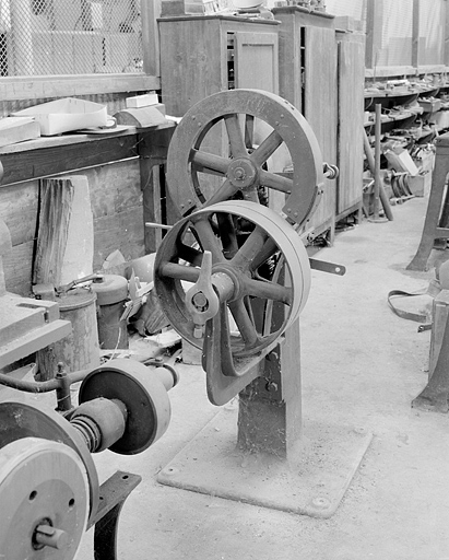 Détail des poulies de transmission. © Yves Sancey / Région Bourgogne-Franche-Comté, Inventaire du patrimoine - 2002