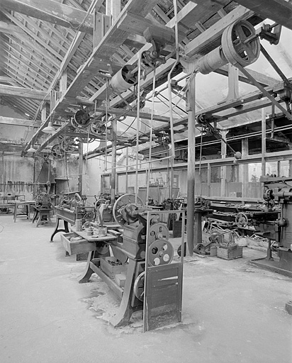 Atelier de mécanique. Distribution par courroies verticales. © Yves Sancey / Région Bourgogne-Franche-Comté, Inventaire du patrimoine - 2002