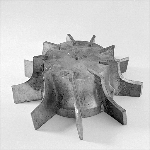 Détail d'une fraise vue de côté. © Jérôme Mongreville / Région Bourgogne-Franche-Comté, Inventaire du patrimoine - 2002