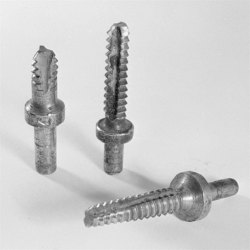 Détail de trois tarauds. © Jérôme Mongreville / Région Bourgogne-Franche-Comté, Inventaire du patrimoine - 2002