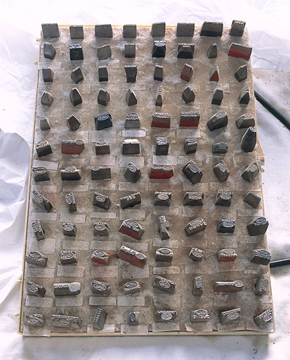 Plateau de poinçons de la société. © Yves Sancey / Région Bourgogne-Franche-Comté, Inventaire du patrimoine - 2002