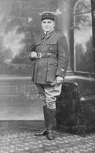 Portrait en pied de Jean Ropp. © Yves  Sancey (reproduction) / Région Bourgogne-Franche-Comté, Inventaire du patrimoine - 2002