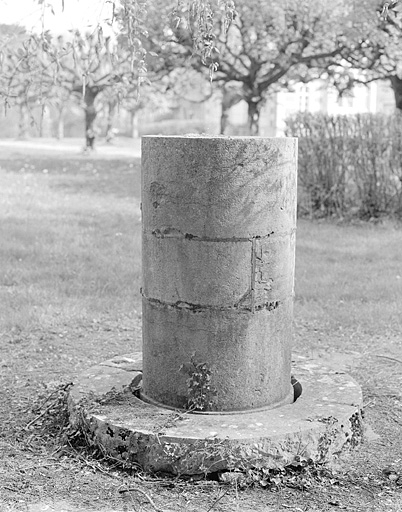 Le pilier. © Jérôme Mongreville / Région Bourgogne-Franche-Comté, Inventaire du patrimoine - 2002