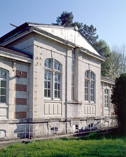 Façade sud, de trois quarts gauche. © Jérôme Mongreville / Région Bourgogne-Franche-Comté, Inventaire du patrimoine - 2002