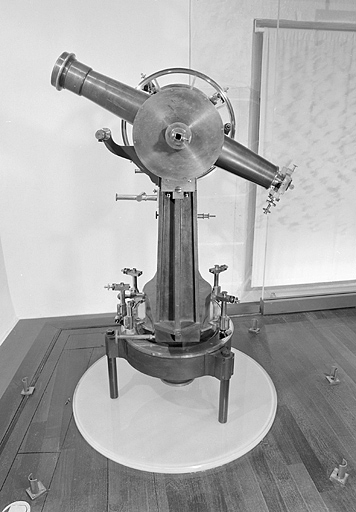 Altazimut : vue latérale. © Yves Sancey / Région Bourgogne-Franche-Comté, Inventaire du patrimoine - 2002