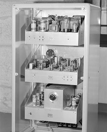 Horloge à quartz n° 24 : face arrière. © Yves Sancey / Région Bourgogne-Franche-Comté, Inventaire du patrimoine - 2002 Horloge à quartz n° 24 : face arrière. © Yves Sancey / Région Bourgogne-Franche-Comté, Inventaire du patrimoine - 2002