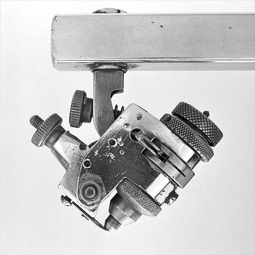 Tête de la pince mécanique (tenaille de lapidaire). © Jérôme Mongreville / Région Bourgogne-Franche-Comté, Inventaire du patrimoine - 2002