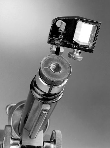 Premier microscope : la chambre claire. © Jérôme Mongreville / Région Bourgogne-Franche-Comté, Inventaire du patrimoine - 2002