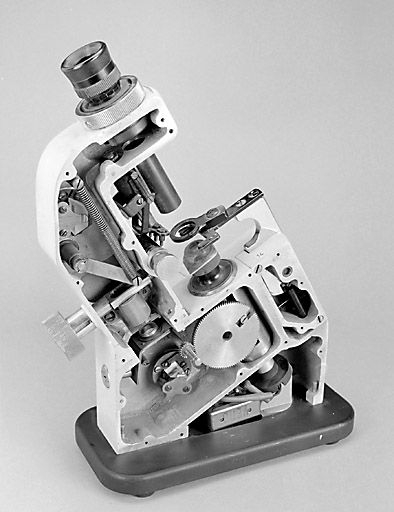 Vue d'ensemble : côté droit (plaque ôtée). © Jérôme Mongreville / Région Bourgogne-Franche-Comté, Inventaire du patrimoine - 2002