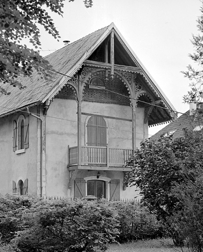 Détail du pignon de la conciergerie. © Yves Sancey / Région Bourgogne-Franche-Comté, Inventaire du patrimoine - 2002