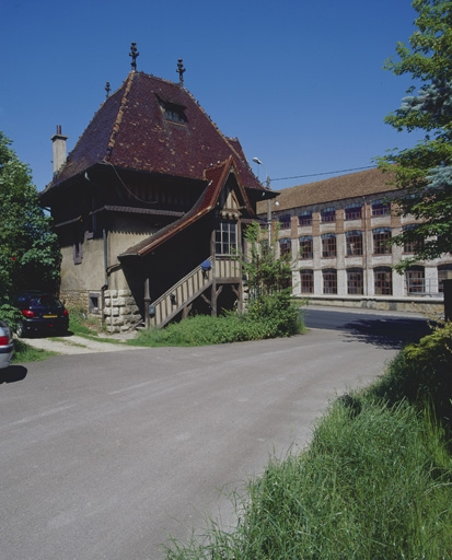 Vue de trois quarts de la conciergerie. © Yves Sancey / Région Bourgogne-Franche-Comté, Inventaire du patrimoine - 2002
