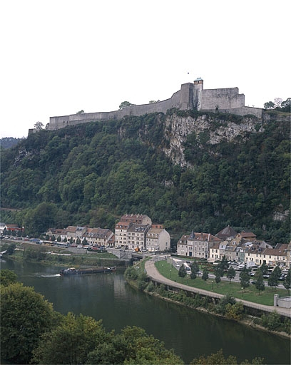 Vue d'ensemble plongeante sur l'extrémité amont. © Jérôme Mongreville / Région Bourgogne-Franche-Comté, Inventaire du patrimoine - 2003 Vue d'ensemble plongeante sur l'extrémité amont. © Jérôme Mongreville / Région Bourgogne-Franche-Comté, Inventaire du patrimoine - 2003