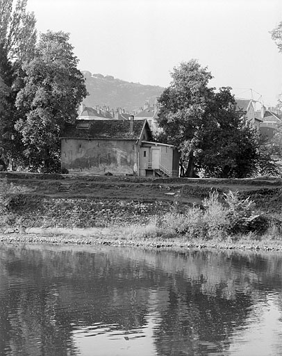 Façade antérieure en 2003, avant restauration. © Jérôme Mongreville / Région Bourgogne-Franche-Comté, Inventaire du patrimoine - 2003