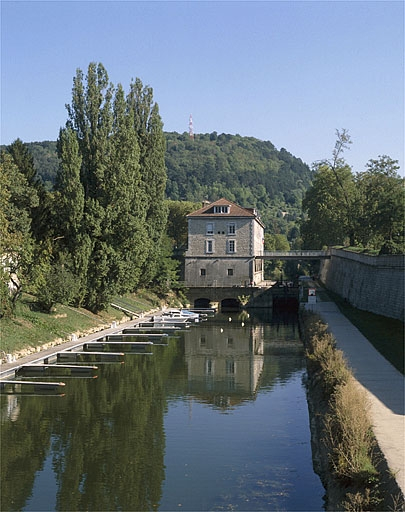 Vue d'ensemble depuis l'aval. © Jérôme Mongreville / Région Bourgogne-Franche-Comté, Inventaire du patrimoine - 2003 Vue d'ensemble depuis l'aval. © Jérôme Mongreville / Région Bourgogne-Franche-Comté, Inventaire du patrimoine - 2003