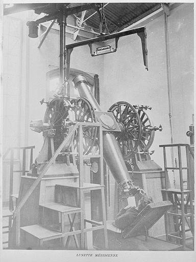 Lunette méridienne [vue d'ensemble avec un astronome en position sur le siège], 1892. © Jérôme Mongreville / Région Bourgogne-Franche-Comté, Inventaire du patrimoine - 2003