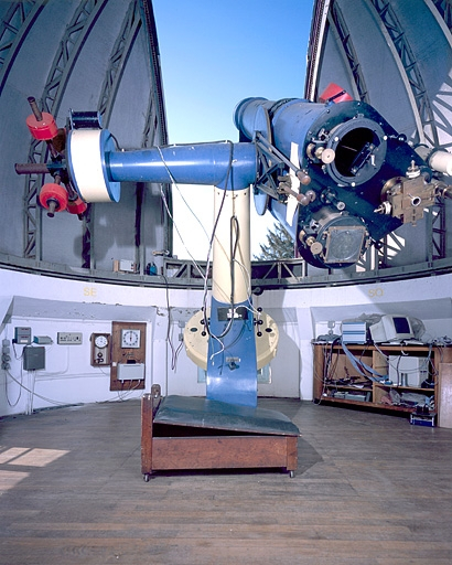 Vue d'ensemble de l'astrographe, devant la coupole ouverte. © Jérôme Mongreville / Région Bourgogne-Franche-Comté, Inventaire du patrimoine - 2003