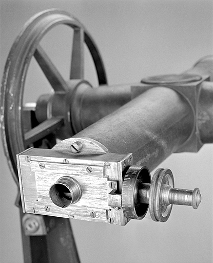 Vue de détail du micromètre, de trois quarts. © Jérôme Mongreville / Région Bourgogne-Franche-Comté, Inventaire du patrimoine - 2003