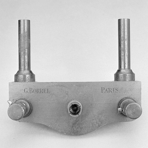 Elément d'horloge électrique signé Borrel. © Jérôme Mongreville / Région Bourgogne-Franche-Comté, Inventaire du patrimoine - 2003