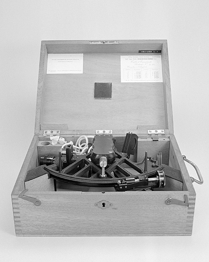 Vue d'ensemble du sextant dans sa boîte. © Jérôme Mongreville / Région Bourgogne-Franche-Comté, Inventaire du patrimoine - 2003