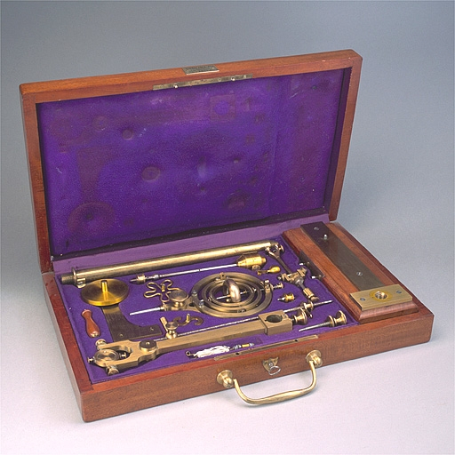 La boîte de transport, ouverte. © Jérôme Mongreville / Région Bourgogne-Franche-Comté, Inventaire du patrimoine - 2003