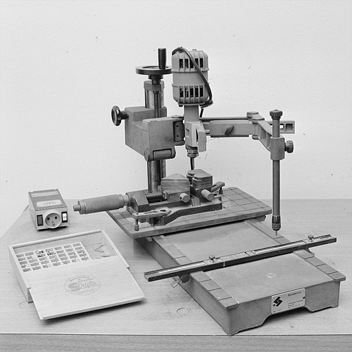 Machine à graver (pantographe Scripta). © Jérôme Mongreville / Région Bourgogne-Franche-Comté, Inventaire du patrimoine - 2003