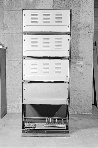 Dispositif de comparaison : face arrière, caches en place. © Jérôme Mongreville / Région Bourgogne-Franche-Comté, Inventaire du patrimoine - 2003 Dispositif de comparaison : face arrière, caches en place. © Jérôme Mongreville / Région Bourgogne-Franche-Comté, Inventaire du patrimoine - 2003