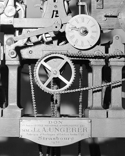Cadran de contrôle et plaque. © Yves Sancey / Région Bourgogne-Franche-Comté, Inventaire du patrimoine - 2003