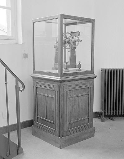 Vue d'ensemble de l'instrument et de son meuble. © Yves Sancey / Région Bourgogne-Franche-Comté, Inventaire du patrimoine - 2003 Vue d'ensemble de l'instrument et de son meuble. © Yves Sancey / Région Bourgogne-Franche-Comté, Inventaire du patrimoine - 2003