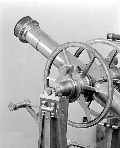 Cercle gradué, côté gauche. © Yves Sancey / Région Bourgogne-Franche-Comté, Inventaire du patrimoine - 2003 Cercle gradué, côté gauche. © Yves Sancey / Région Bourgogne-Franche-Comté, Inventaire du patrimoine - 2003