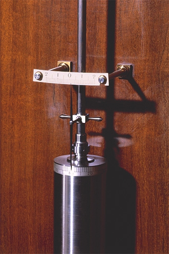 Système de réglage du balancier, de trois quarts. © Yves Sancey / Région Bourgogne-Franche-Comté, Inventaire du patrimoine - 2003