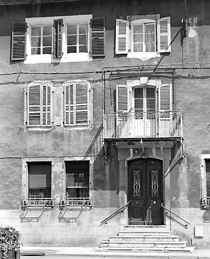 Façade antérieure : travées centrales. © Yves Sancey / Région Bourgogne-Franche-Comté, Inventaire du patrimoine - 2003 Façade antérieure : travées centrales. © Yves Sancey / Région Bourgogne-Franche-Comté, Inventaire du patrimoine - 2003