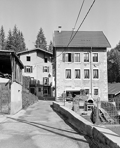 Vue d'ensemble, depuis le sud. © Yves Sancey / Région Bourgogne-Franche-Comté, Inventaire du patrimoine - 2003 Vue d'ensemble, depuis le sud. © Yves Sancey / Région Bourgogne-Franche-Comté, Inventaire du patrimoine - 2003