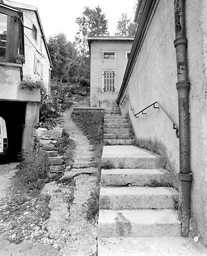 Escalier conduisant à l'ancien atelier de fabrication (au 35 bis). © Yves Sancey / Région Bourgogne-Franche-Comté, Inventaire du patrimoine - 2003