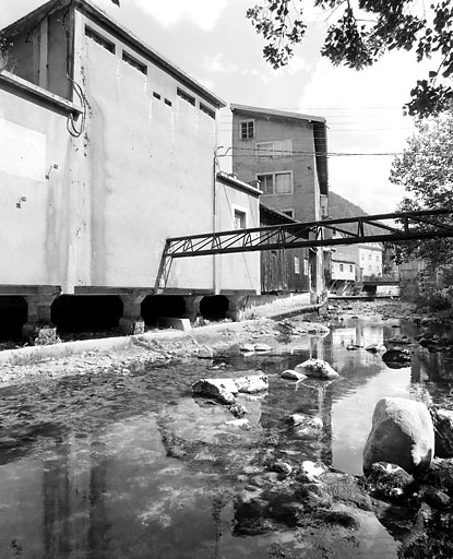 Façades arrière (sur la Bienne) des bâtiments aux n° 80 et 84 rue de la République. © Yves Sancey / Région Bourgogne-Franche-Comté, Inventaire du patrimoine - 2003 Façades arrière (sur la Bienne) des bâtiments aux n° 80 et 84 rue de la République. © Yves Sancey / Région Bourgogne-Franche-Comté, Inventaire du patrimoine - 2003