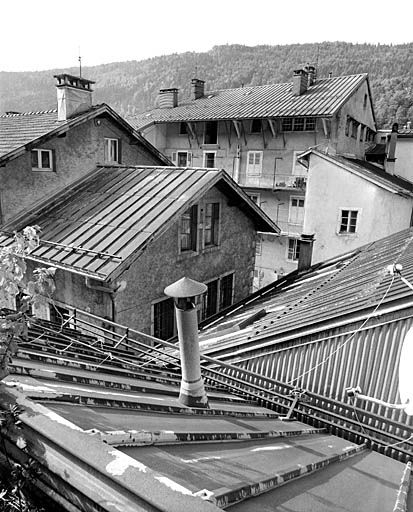 Toitures des bâtiments est et nord-est. © Yves Sancey / Région Bourgogne-Franche-Comté, Inventaire du patrimoine - 2003 Toitures des bâtiments est et nord-est. © Yves Sancey / Région Bourgogne-Franche-Comté, Inventaire du patrimoine - 2003
