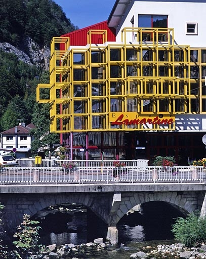 Pont Lamartine, depuis la rive gauche en amont. © Yves Sancey / Région Bourgogne-Franche-Comté, Inventaire du patrimoine - 2003 Pont Lamartine, depuis la rive gauche en amont. © Yves Sancey / Région Bourgogne-Franche-Comté, Inventaire du patrimoine - 2003