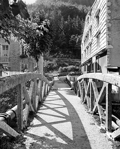 Tablier et garde-corps, depuis la rive droite. © Yves Sancey / Région Bourgogne-Franche-Comté, Inventaire du patrimoine - 2003 Tablier et garde-corps, depuis la rive droite. © Yves Sancey / Région Bourgogne-Franche-Comté, Inventaire du patrimoine - 2003