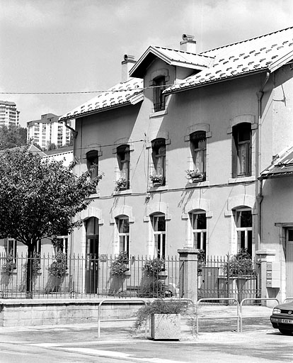Corps de bâtiment à étage, de trois quarts droite. © Yves Sancey / Région Bourgogne-Franche-Comté, Inventaire du patrimoine - 2003
