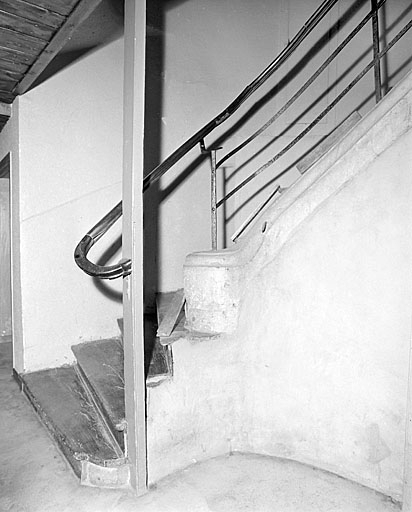 Escalier tournant : première volée. © Yves Sancey / Région Bourgogne-Franche-Comté, Inventaire du patrimoine - 2003