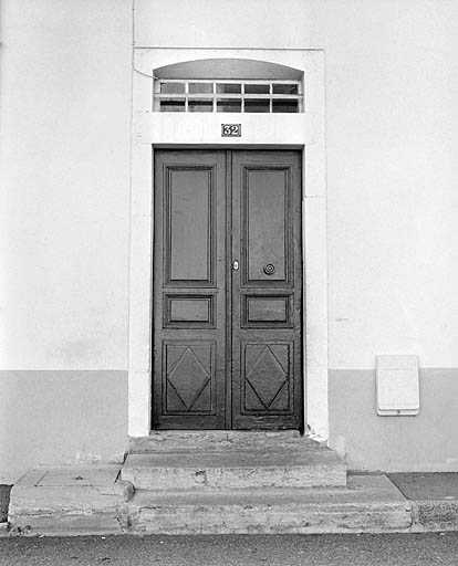 Maison au n° 32 : entrée principale. © Yves Sancey / Région Bourgogne-Franche-Comté, Inventaire du patrimoine - 2003